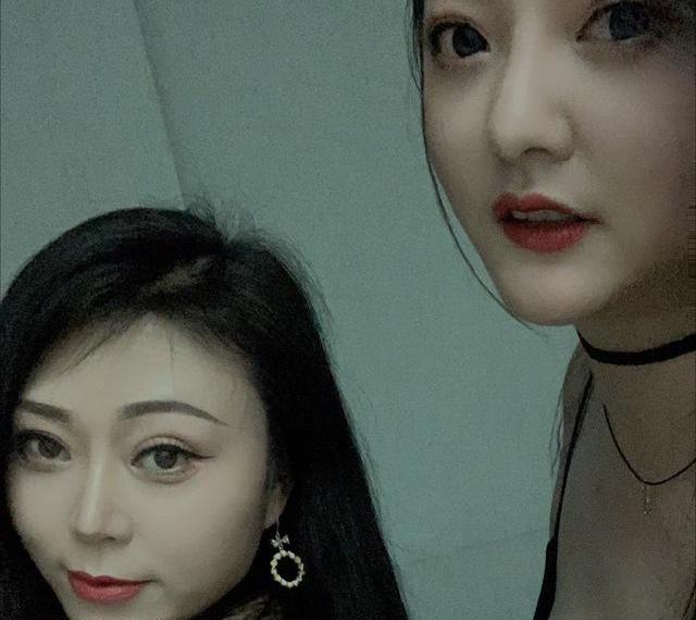 性价比双飞气质美女